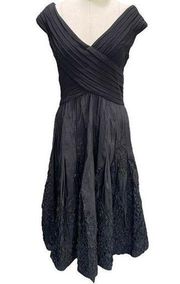 Black Sleeveless Taffeta Dress ADRIANNA PAPELL Sz 8 Fit & Flare V-Neck Cocktail