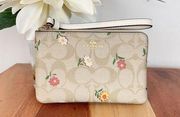 NWT Coach Corner Zip Wristlet In Signature Canvas With Nostalgic Ditsy Print