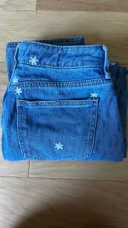 Light Wash Daisy Jeans