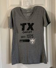 Oakley Grey V Neck Texas Logo Art Tee Size Medium