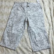 Christopher & Banks size 10 capris NWT. Modern fit-Sits at natural waist