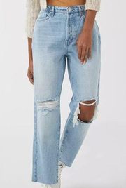 Urban Outfitters BDG High-Waisted Slim Straight Jean – Ripped Light Wash