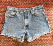 Levi’s VINTAGE 550  CUT OFF MEDIUM WASH DENIM SHORTS