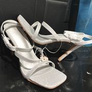 NWT MYSOFT Silver Sparkly Women's Size:8 Square toe 4”  w/ Ankle Strap