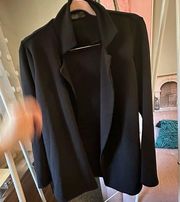 Black loose-fitting blazer