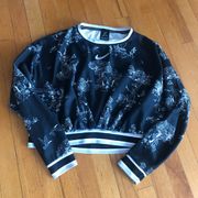 Nike Rare  Vintage Print Crewneck Crop in Large