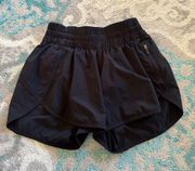 Lululemon Hotty Hot shorts midrise