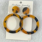 Circle acrylic post earrings