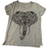 Well worn elephant graphic shirt woman’s size large