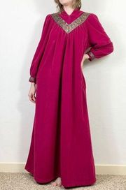 Vintage Vanity Fair Red Violet Embroidered Maxi Housecoat Robe w/Pockets Size M