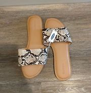 NWT  sandals