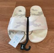 Time And Tru Size 7 Camo Slides 