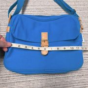 NWT Jennifer Moore sky blue canvas messenger crossbody bag with zipper closure