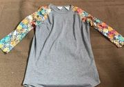 Lularoe Randy top baseball style sleeve S