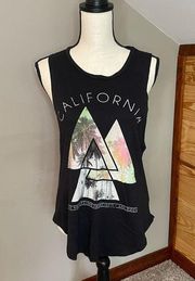 One Clothing Black Sleeveless California Triangle Graphic Muscle Tee Medium