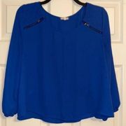 Eyeshadow large blue blouse