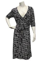 Daisy Fuentes True Wrap Dress Size M Black White Ties Waist Elbow Sleeves V-Neck