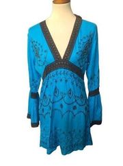 Elan Nordstrom boho vibrant blue with lace insets vee neck embroidered tunic