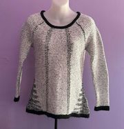 GUESS Black/White Long Sleeve Scoop Neck Sweater Size Medium
