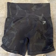 Gymshark camo shorts w side scrunch