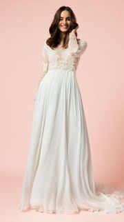 Monique Lhuillier Embellished Lace Silk Gown