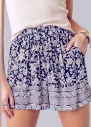 Nwt Angie florence boho shorts women size medium waist blue white flowy @