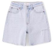 NWOT Abercrombie & Fitch High Rise 7” Dad Short Light Destroy