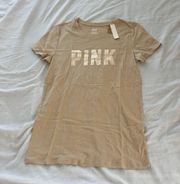 PINK VS logo tee  Size small  Condition: NWT   Color: beige   Details : - Metallic logo across front  - Comfy  - Short sleeve style   Extras:  - I ship between 1-2 days