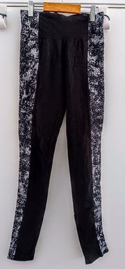 Black Cotton Stretchy Camouflage Sides Leggings Size XS