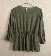 Vanilla Bay Women’s Medium Green Top