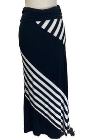 Black white stripe knit maxi skirt by Monteau ladies medium stretch knit pull on