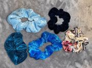 NWOT Hair Scrunchie Set