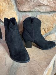 Size 6, womens ankle boots, booties, western, block heel, zipper, black, suede