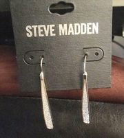Steve Madden fish wire Earrings Silver on Gold