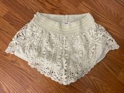 Lace Cream Color Elastic Shorts