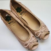 Spring Step beige laser cut peep toe heels size 39 (8½)