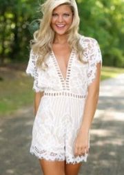 Entro Ivory Short Sleeve Plunge V-neck Lace Romper size Large