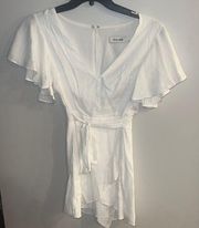 DO+BE Women’s White Flutter Sleeve V-Neck Tie Waist Romper Size S