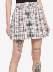 Pink and black plaid pleated skirt, matching belt, side zipper, great condition, size large