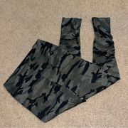 Socialite camouflage leggings with ruching at knees, size Medium