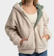 Border line woman’s sherpa