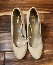 Women’s new camel suede heels. Mossimo brand. Size 9