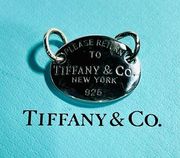 TIFFANY & CO Sterling Silver Return To Tiffany Oval Tag Pendant