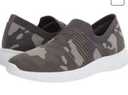 Blondo Karen Waterproof Knit Sneaker camo size 7