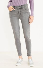 LOFT Tag 25/0 Actual 28 Low-Rise Relaxed Skinny Jeans Gray Moto