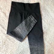 NWOT  Ombre Cropped Leggings Yoga Pants XS S Black Gray