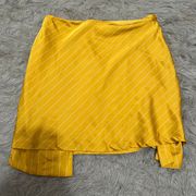 Voge Boutique Boutique Mustard Satin Skirt Size M