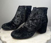 SO Black Velvet Block Heel Ankle Boots Side Zipper Round Toe Sz 7 Med