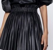 ZARA   BLK  leatherette pleated mini skirt preowned
