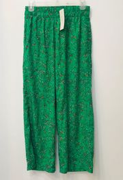 NWT  cropped green pants sz small.